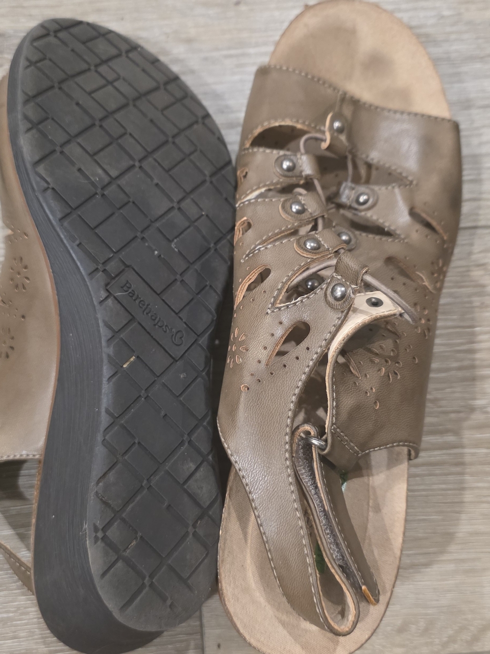 Baretraps Women’s Brown Leather Cutout Slingback Sandals - Picture 3 of 3